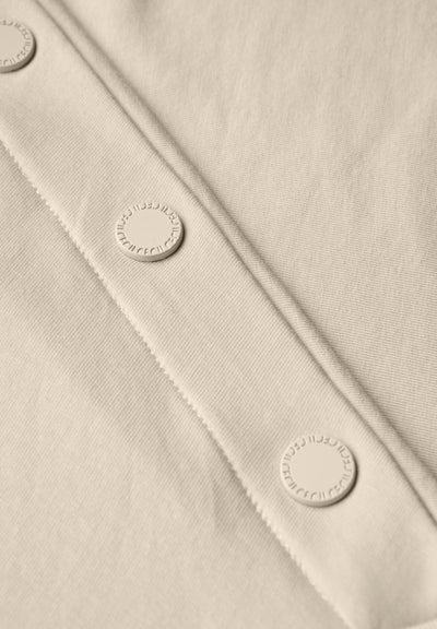 T-Shirt mit Knopfdetail