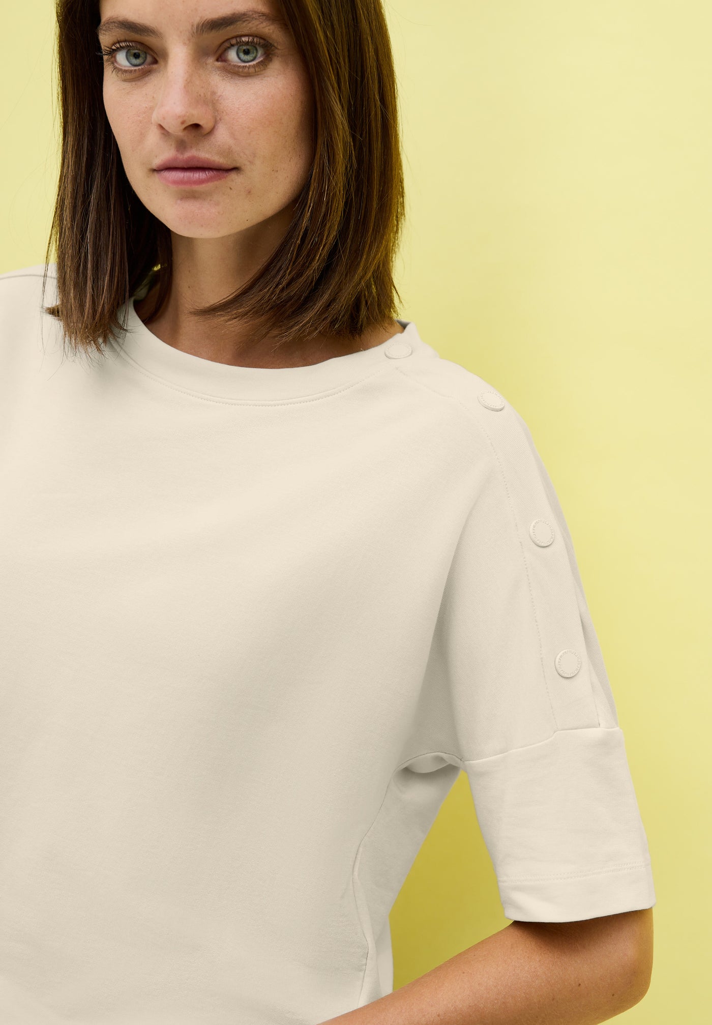 T-Shirt mit Knopfdetail