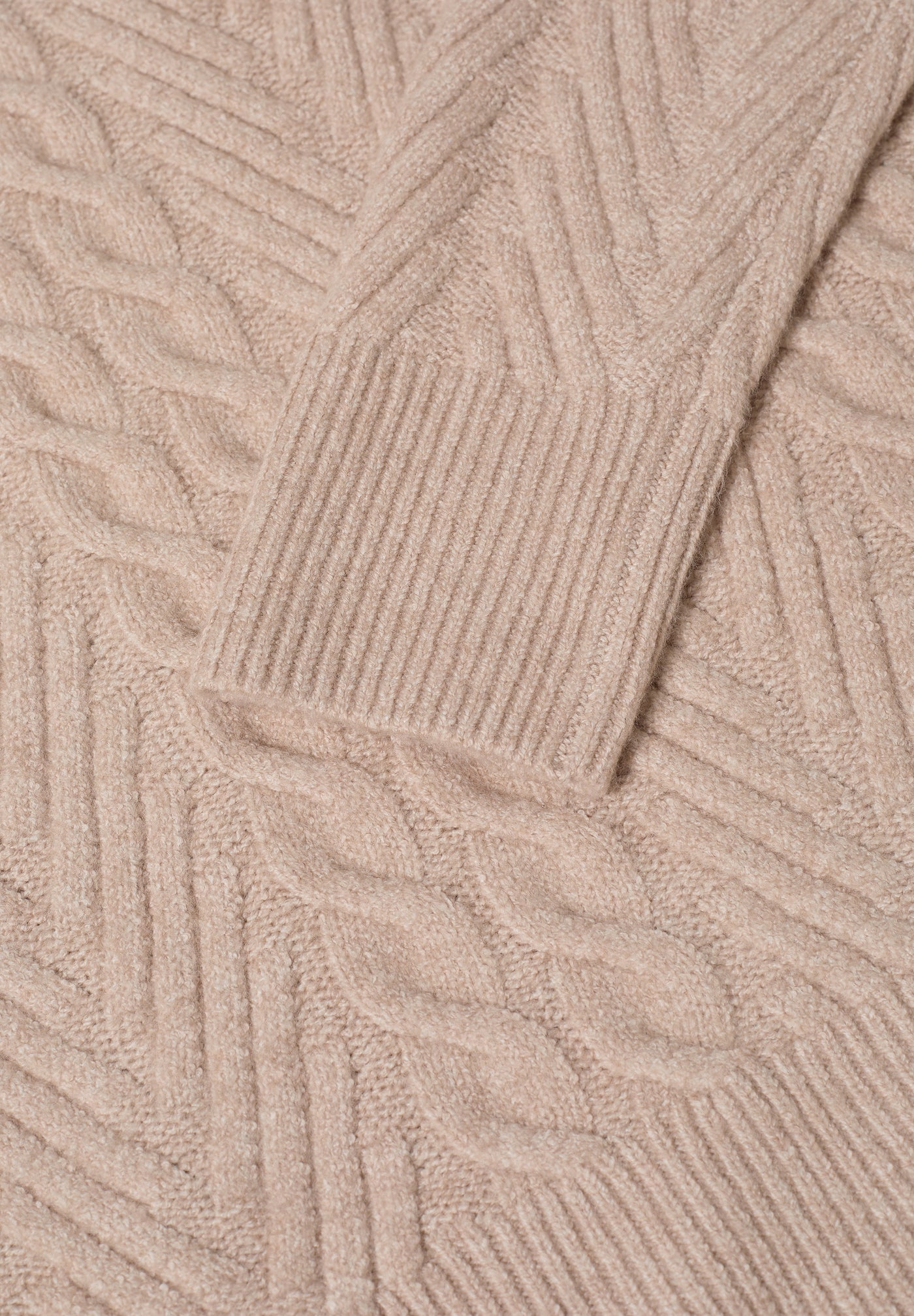 Pullover mit Zopfmuster