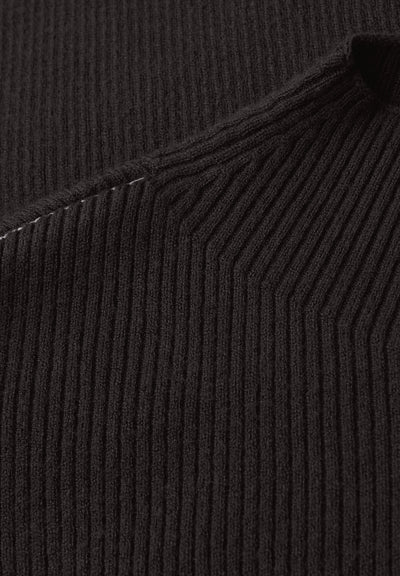 Pullover in Rippstruktur