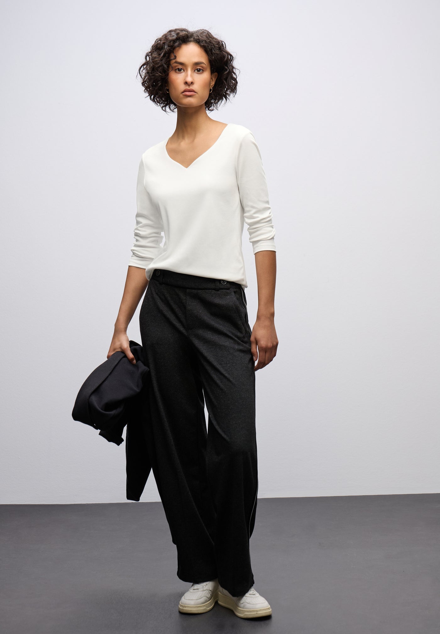 Shirt mit Herzausschnitt