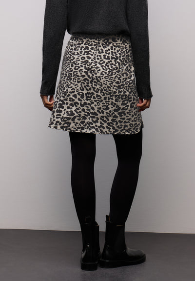 Rock in Wolloptik mit Nieten