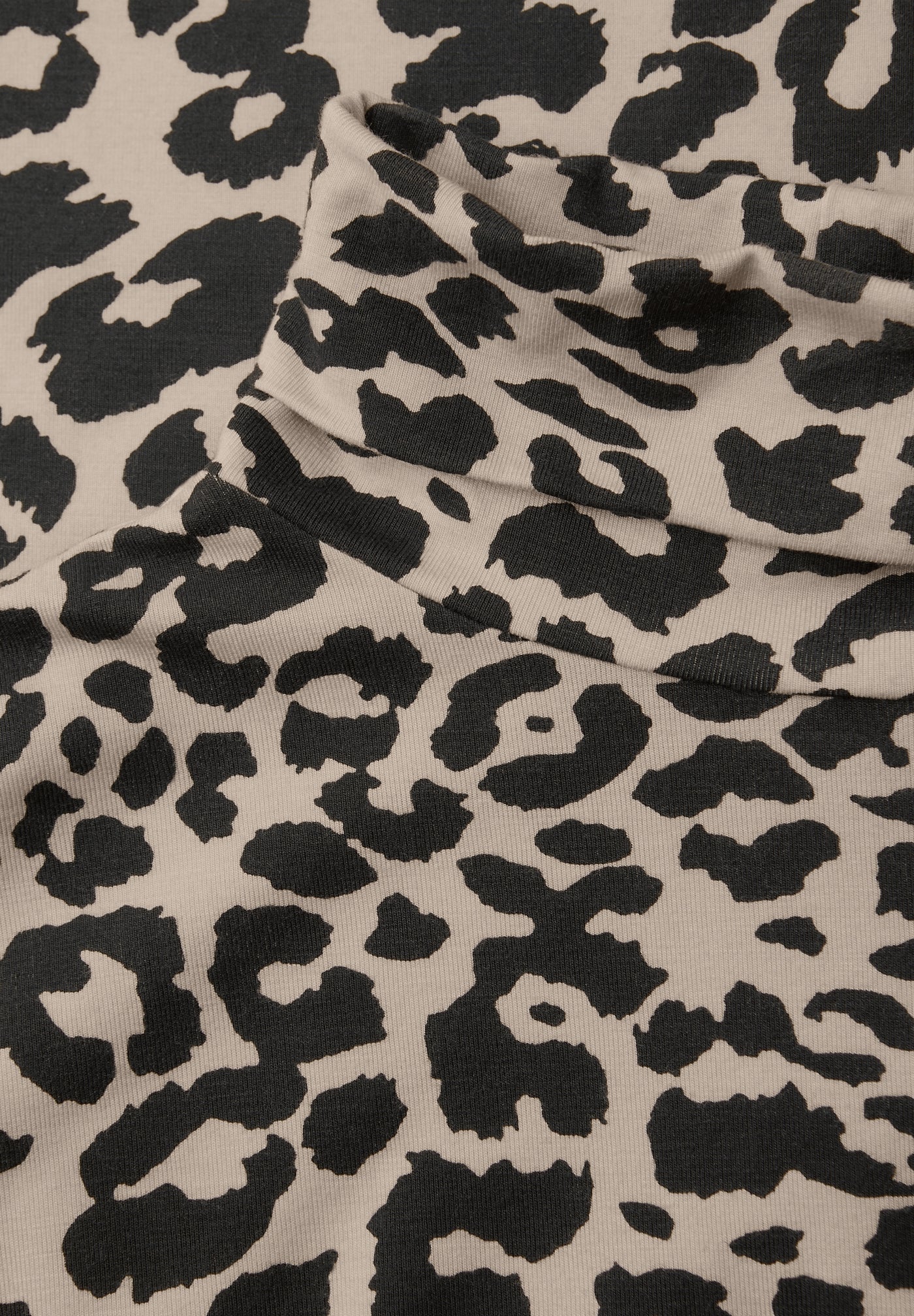 Gemustertes Rollkragenshirt